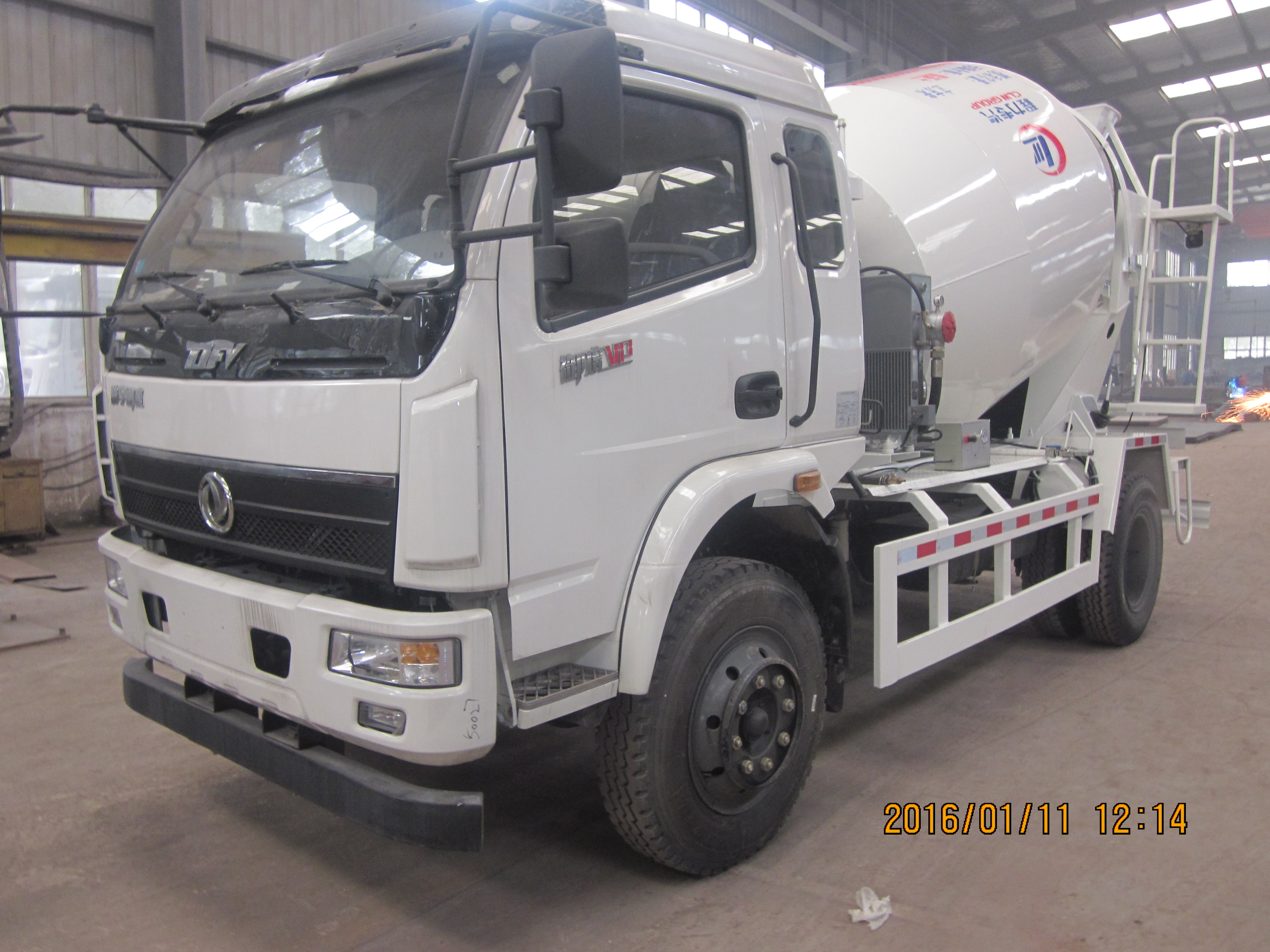 東風(fēng)5方混凝土攪拌運(yùn)輸車(chē)